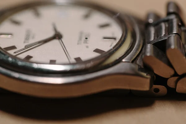 Ατσάλι ρολόι καρπού κοντινό πλάνο — Φωτογραφία Αρχείου