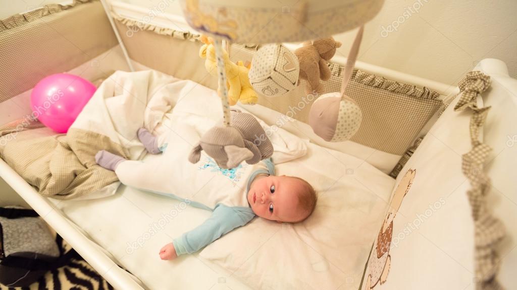 Bebe Couche Dans Son Lit Image Libre De Droit Par Paveltalashov C