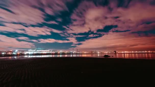 Spiaggia della città di notte — Video Stock