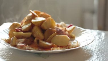 kızarmış patates ve domuz pastırması