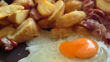 kızarmış patates Pastırmalı yumurta