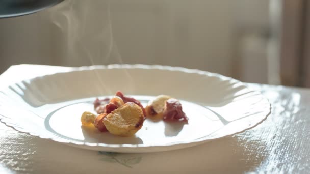 Batata frita e bacon — Vídeo de Stock