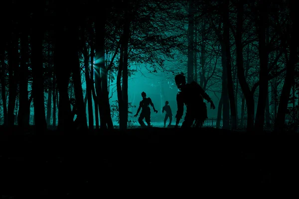 Blodtörstiga zombies attackerar — Stockfoto