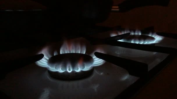 Kitchen gas burners in the dark — Stock Video