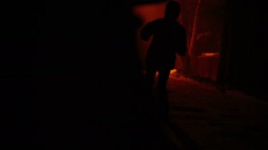 Siluet korkunç zombi gece