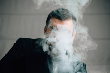 Gizemli işadamı duman