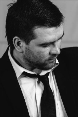 üzgün genç işadamı