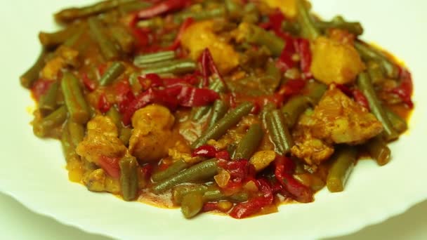 Chakhokhbili with beans slowly rotates on a plate close-up — Stock Video