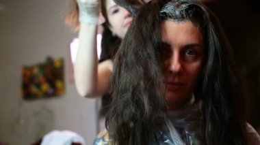 kadının saç boyama