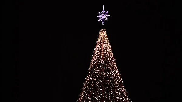 Kerst illuminations op abstracte boom — Stockfoto