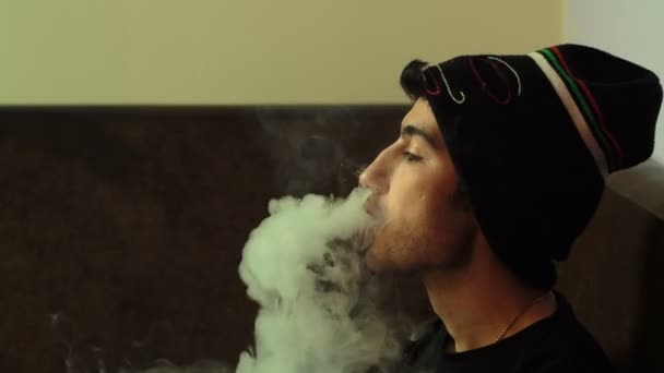 Man smokes hookah one — Stock Video