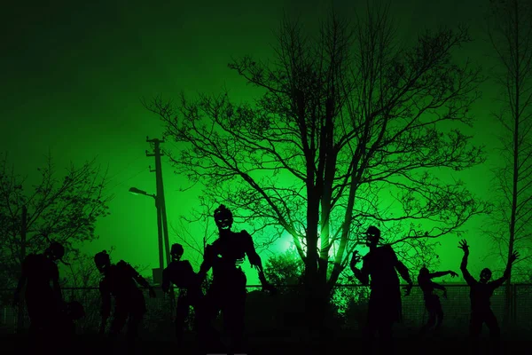 Menschenmenge hungriger Zombies in der Nähe von Wohnhäusern — Stockfoto