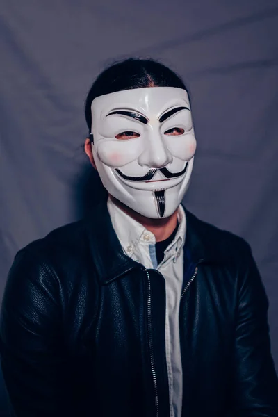 V for Vendetta Mask Guy Fawkes Anonymous fancy Cosplay. — Stock Photo, Image