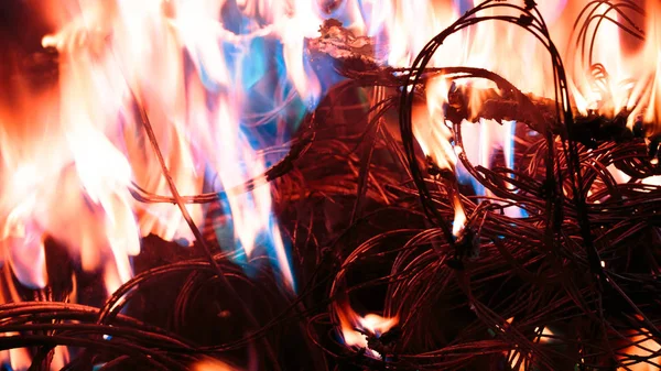 Draht in Brand gesetzt — Stockfoto