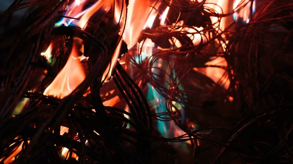 Tel ateş içinde ateş