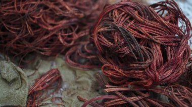 Karda çıplak bakır teller