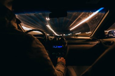 Şehrin içinden Araba sürme