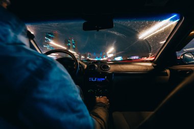 Şehrin içinden Araba sürme