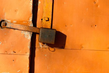 Renkli paslı metal duvar doku deseninin lekeli.