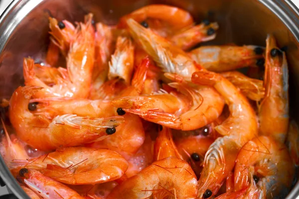 Many shrimp in the pan. Close up photo. — Stock Photo, Image