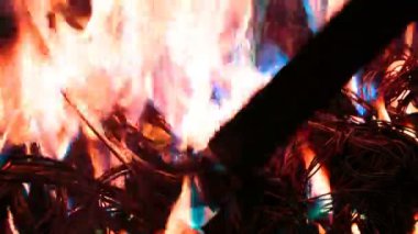 Tel ateş içinde ateş