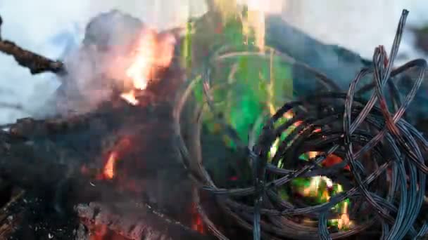 화재에 와이어를 발사 — 비디오