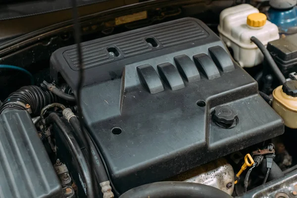 modern otomobil motoru.