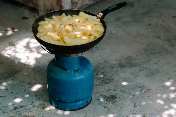 Fried potatoes in a frying pan — Stock Photo, Image