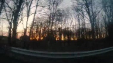 Araba penceresinde günbatımı