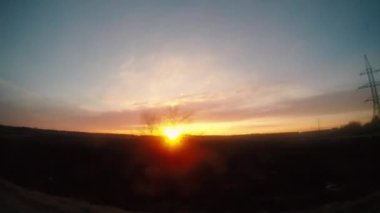 Araba penceresinde günbatımı