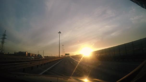 Pôr do sol na janela do carro — Vídeo de Stock