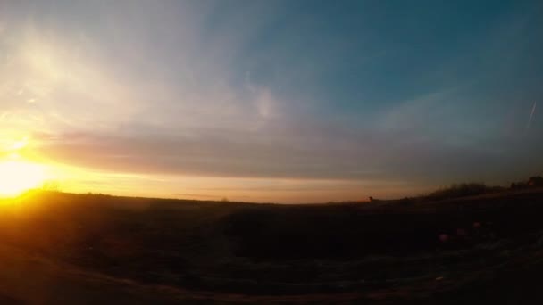 Puesta de sol en la ventana del coche — Vídeo de stock