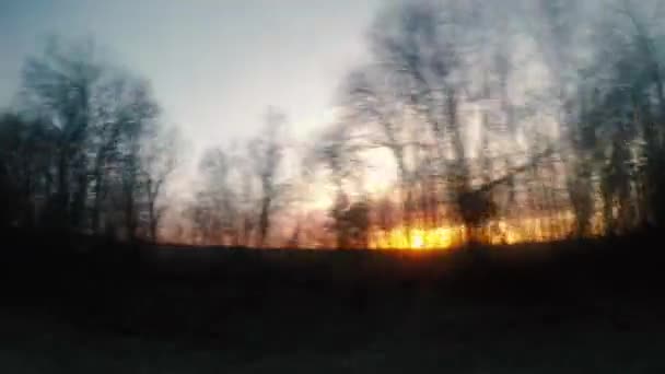 Jazdy w samochodzie o zachodzie słońca. — Wideo stockowe
