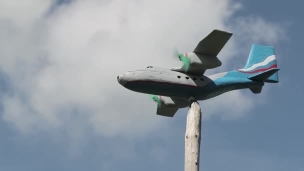 Avião de brinquedo de madeira — Vídeo de Stock