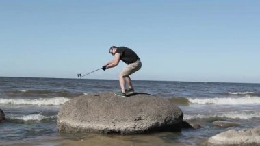 Adam selfie sopa ile