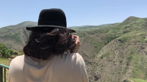 Turystycznych w górach Armenii — Wideo stockowe