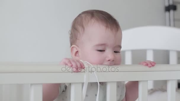Bebé na cama — Vídeo de Stock