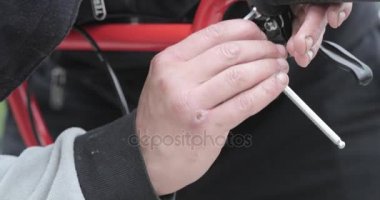 bir bisiklet civata sıkma