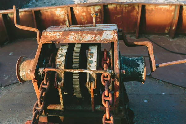 Oude rusty anchor hefmechanisme — Stockfoto
