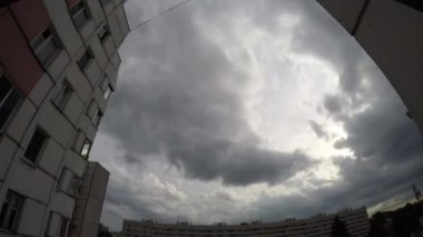 bulutlar üzerinde şehir timelapse