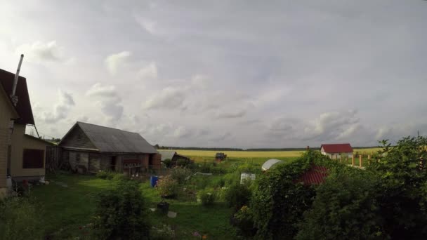 Chmury nad wieś timelapse wideo — Wideo stockowe