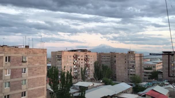 Old high-rise buildings in Yerevan, Armenia — Stock Video