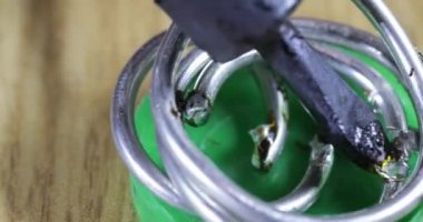 bir sıcak lehim erime teneke