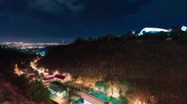 Büyük Hrazdan köprü, Erivan, Ermenistan gece manzara. Kievyan köprü Timelapse