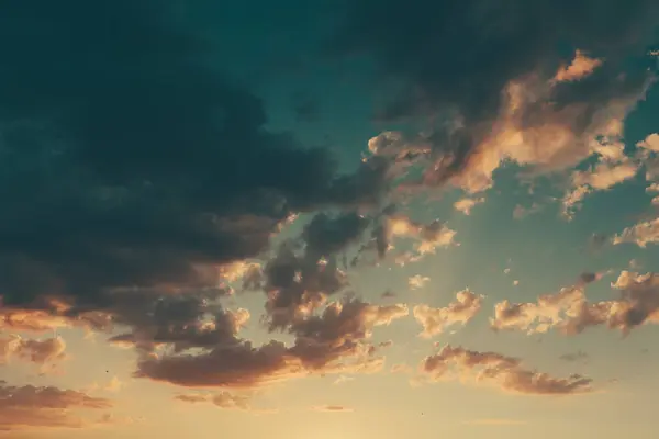 Облака на закате — стоковое фото
