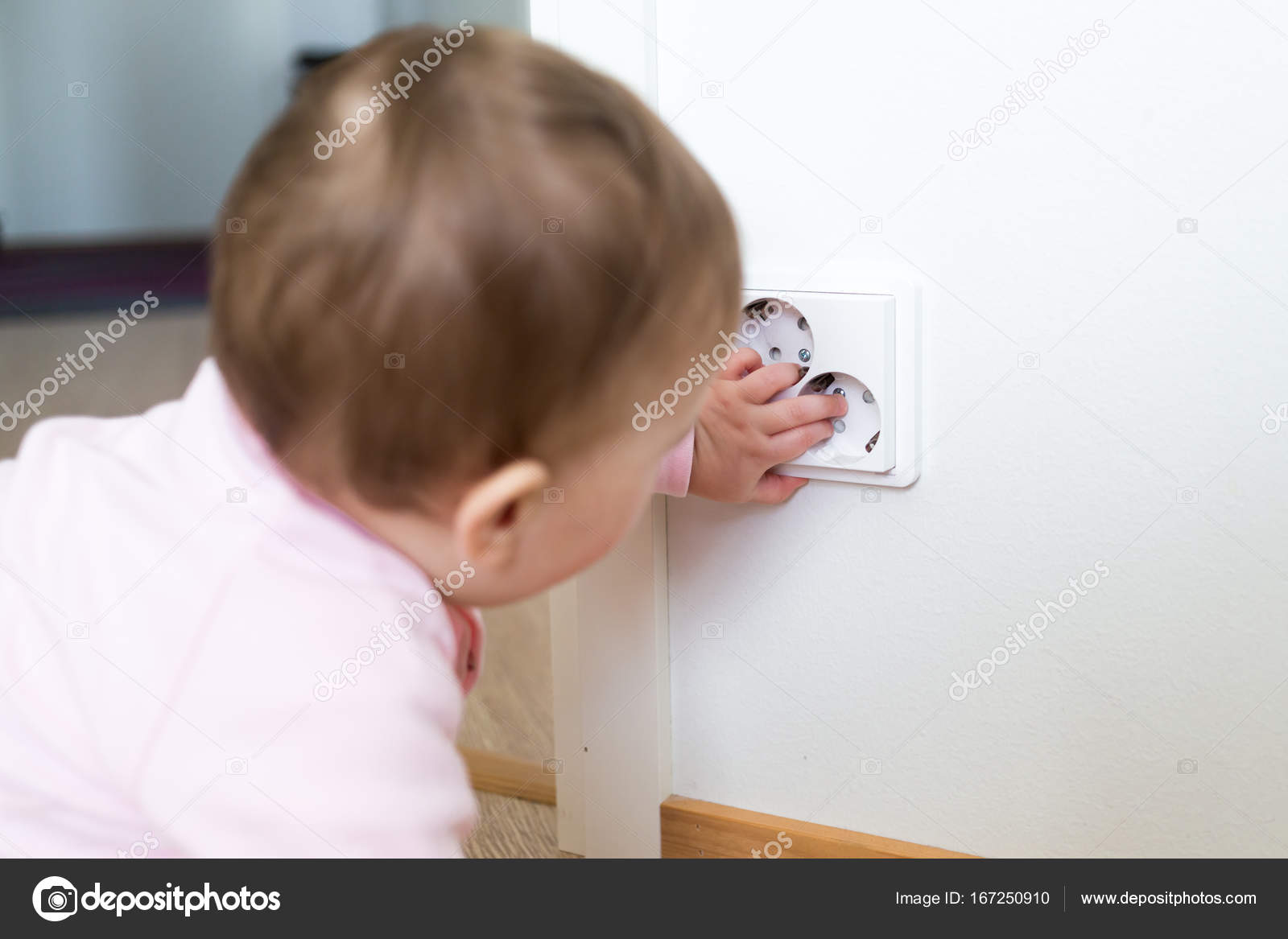 Small child touches an electrical outlet at home. Safety of children — Stock Photo