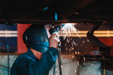 Maskeli adam kaynak makineleri mı