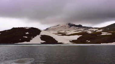 Yüksek dağ gölü Kari, Alagöz, Ermenistan timelapse video.
