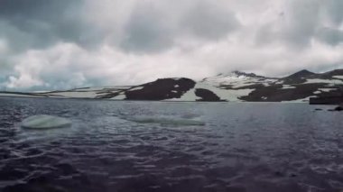 Yüksek dağ gölü Kari, Alagöz, Ermenistan timelapse video.