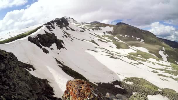 Заснеженные вершины Арагаца, Армения — стоковое видео